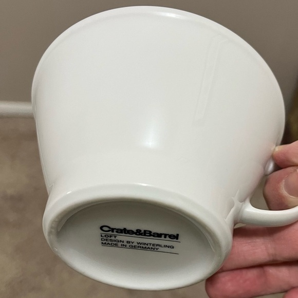 Crate&Barrel Loft White porcelain Cappuccino 4 piece set 2 cups, 2 saucers - Picture 2 of 9